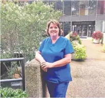  ?? STAFF PHOTO BY MARK KENNEDY ?? Nurse Gina Hooker helps lead an end-of-life support group.