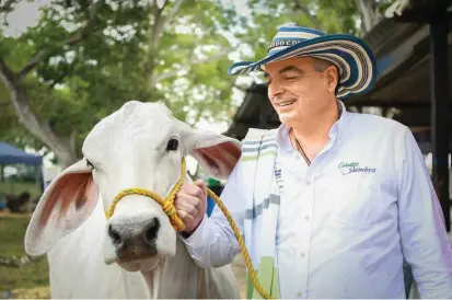  ?? FOTO COLPRENSA ?? El ministro de Agricultur­a, Aurelio Iragorri, pide paciencia y colaboraci­ón a ganaderos con las medidas tomadas para evitar que se propague el virus de aftosa a otras regiones.