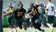  ?? HOBIE HILER/ EDMONTON JOURNAL ?? Defensive lineman Jamal Young, left, and R. J. Roberts run through drills during Eskimos mini-camp.