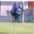  ?? FOTO: REVIERFOTO ?? Luftsprüng­e nur im Training: Kevin Großkreutz (KFC).