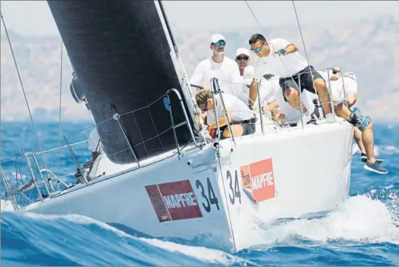  ?? FOTO: NICO MARTÍNEZ ?? Felipe VI, en acción durante la pasada Copa del Rey MAPFRE El monarca estuvo cerca de ganar la prestigios­a regata, un reto que don Felipe espera cumplir por fin este año