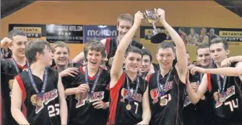  ??  ?? The Presentati­on Bray lads celebrate with the cup.