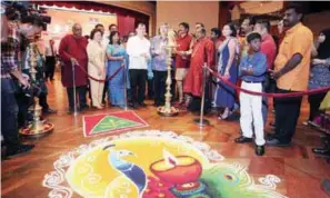  ??  ?? ... Gerakan president Datuk Seri Mah Siew Keong (centre) lighting up the ceremonial oil lamp at the Gerakan Deepavali open house. Also present at the event were Gerakan deputy president Datuk Dr Cheah Soon Hai (fourth from left) ) and vice-president...