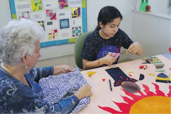  ?? PHOTOS: SOCIAL JUSTICE SEWING ACADEMY ?? Yesenia Madrid, right, creates a social justice quilt with the help of a Social Justice Sewing Academy volunteer in Richmond, Calif.