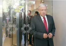  ??  ?? Andrés Manuel López Obrador exigió detener la entrega de contratos para la nueva terminal aérea y advirtió que no es cómplice de actos de corrupción.