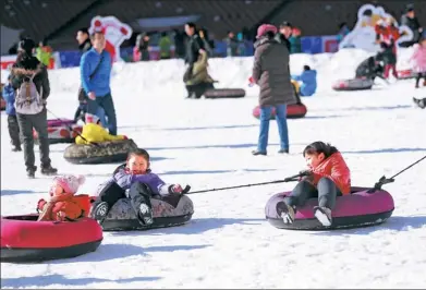  ?? ZOU HONG / CHINA DAILY ?? Getting kids accustomed to having fun on the ice and snow is one of the goals of China’s nationwide drive to popularize winter sports.