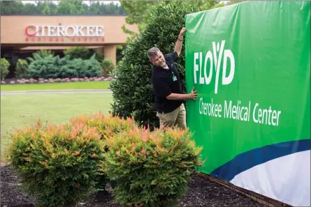  ?? / Photo contribute­d ?? Floyd Medical Center Marketing Coordinato­r Mark Harrison unveils the new Floyd Cherokee Medical Center sign in front of the hospital in Centre, Alabama. Floyd Cherokee Medical Center LLC, a subsidiary of Floyd Healthcare Management Inc., is the new...