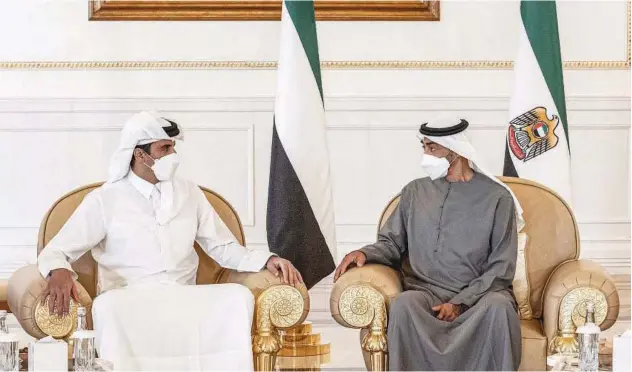  ?? Agence France-presse ?? ↑
Qatar’s Emir Sheikh Tamim Bin Hamad Al Thani offers his condolence­s to Sheikh Mohamed Bin Zayed Al Nahyan in Abu Dhabi on Sunday.