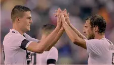  ??  ?? Andrea Favilli, 21 anni, e Claudio Marchisio, 32, a Philadelph­ia