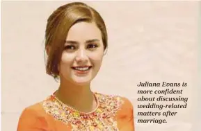  ??  ?? Juliana Evans is more confident about discussing wedding-related matters after marriage.