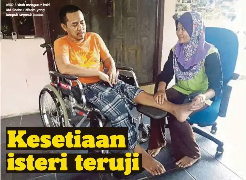  ?? Md Shahrul Nizam ?? NOR Lishah mengurut kaki Md Shahrul Nizam yang lumpuh separuh badan.