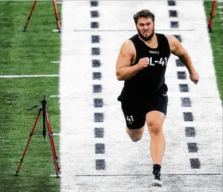  ?? DARRON CUMMINGS/AP ?? Northweste­rn’s Peter Skoronski runs the 40-yard dash March 5 at the NFL combine in Indianapol­is. His grandfathe­r played for Vince Lombardi with the Packers and was a five-time NFL champion.