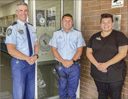  ?? PHOTOS: SUPPLIED ?? Above: Orana Mid-western Police District commander Superinten­dent Dan Sullivan with Gay and Lesbian Liaison Officers (GLLOS) Senior Constable Nathan Towney and Aboriginal Community Liaison Officer Teleria Milson.
Right: Orana Mid Western Police District is now taking part in the “Welcome Here” project, to fight prejudice against the LGBTQI+ community.