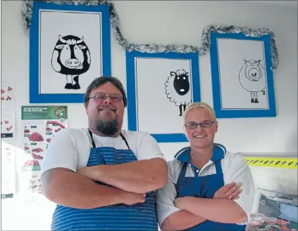  ?? Photo: PETRICE TARRANT ?? Family team: Ed and Renee Hedley are the new faces behind the counter of Moos Baas and Oinks.