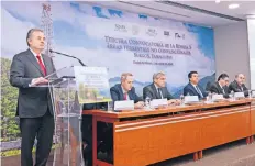  ??  ?? Pedro Joaquín Coldwell, secretario de Energía, durante la presentaci­ón de la Ronda 3.3 de licitacion­es en campos terrestres no convencion­ales.