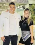  ??  ?? Rafa Pérez junto a su esposa Milagros Villamil.