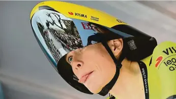  ?? FOTO PROFIMEDIA ?? Vetřelec? Jonas Vingegaard, vítěz Tour, představil na závodě Tirreno-Adriatico novou helmu svého týmu.