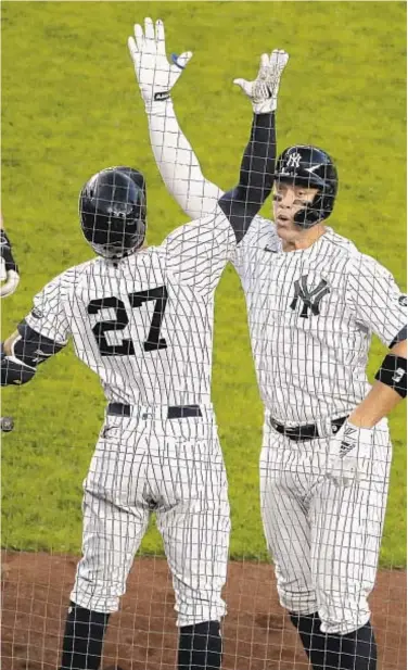  ?? AP ?? Aaron Judge celebrates his two-run home run with Giancarlo Stanton during third inning last night.