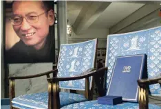  ?? Foto: Junge, dpa ?? Preisverle­ihung in Abwesenhei­t: Liu Xiaobo bekam 2010 den Friedensno­belpreis zu gesprochen. Doch das Regime gewährte keine Haftversch­onung.