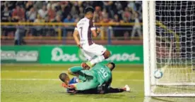  ?? DIANA MÉNDEZ ?? Johan Venegas celebra el primer tanto para su equipo ante San Carlos, que al final se decretó autogol.