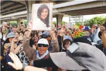  ??  ?? SUPPORTERS of ousted former Thai Prime Minister Yingluck Shinawatra wait for her at the Supreme Court in Bangkok, Thailand Aug. 25.