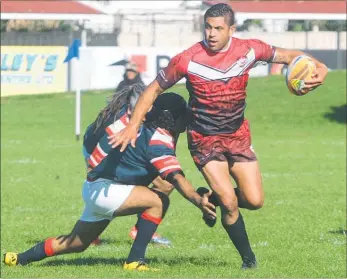  ??  ?? Richard Koroi was part of a strong Uta Te Whanga Giants unit which overwhelme­d the Kerikeri Makos 50-16 at Kerikeri Domain on Saturday.