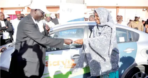  ?? PHOTO
SANI MAIKATANGA ?? Malam Lawan Sayyadi, Unity Bank Zonal Head, North- West (left), presenting the keys of a brand new KIA car to Hajiya Hasiya Bello Makama, the winner of the bank’s saving promo, during the final draw of the North - West Zone in Kano yesterday.