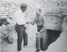  ??  ?? 0 Howard Carter (right) hands over the key to the tomb of Tutankhamu­n, which he entered on this day in 1922