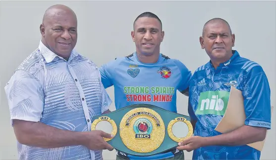  ?? Picture: MELI LADDPETER ?? Promoter Abdul Feroz (right), boxer Reynold Vatubua (middle) and Seremaia Navabale from the Prime Minister’s Office at the Vodafone Arena in Suva yesterday.