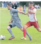  ?? FOTO: LINDEKAMP ?? Glückauf-spieler Ramazan Ünal (l.) ist noch angeschlag­en.