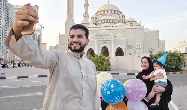  ?? File/kamal Kassim/gulf Today ?? ↑ A family enjoys the celebrator­y spirit of Eid outside Al Noor Mosque in Sharjah.