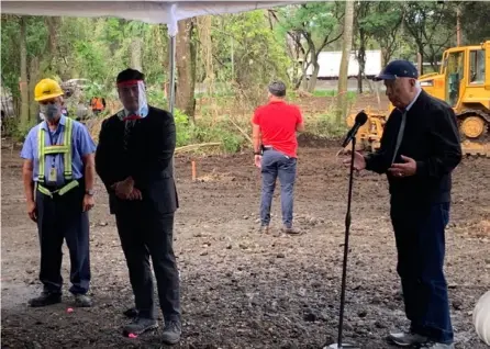  ?? Alonso Tenorio ?? Rodolfo Méndez se hizo presente este jueves en el acto de inicio de trabajos para la construcci­ón del conector Barreal-castella. Lo acompañó el presidente, Carlos Alvarado.