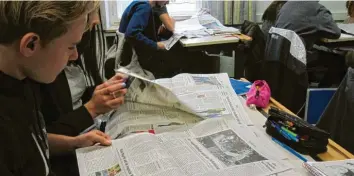 ?? Archivfoto: Philipp Kinne ?? Im Zischproje­kt bekommen Schüler und Schülerinn­en einiges über Medien beigebrach­t und können nebenher auch noch täglich die Zeitung lesen.