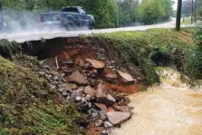  ?? STAFF PHOTO BY DOUG STRICKLAND ?? Part of Dayton Pike collapsed beneath the roadway after heavy rainfall on Wednesday in Soddy-Daisy.