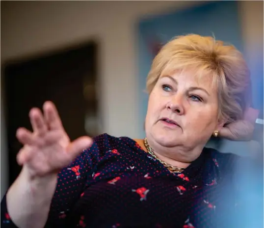  ?? FOTO: HEIKO JUNGE / NTB ?? Statsminis­ter Erna Solberg har tatt svekkende bedrifter og ledige arbeidstak­ere inn i statens store favn gjennom koronakris­en.