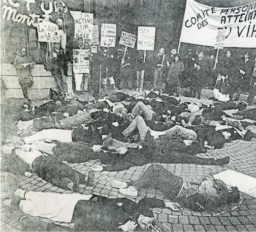  ?? PHOTOS: GAZETTE FILES ?? On the first anniversar­y of the murder of Joe Rose, the newly-formed Montreal branch of gay rights group ACT UP organized a “die in” outside Complexe Desjardins.