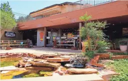  ??  ?? Dellepiane’s is tucked away among the shops and restaurant­s of the Hillside Sedona plaza.