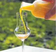  ?? FOTO: NYF ?? Lust auf ein Schlückche­n Eierlikör? Das süße Getränk lässt sich mit einfachen Mitteln selber herstellen.