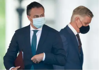  ?? FOTO BELGA ?? Woensdagoc­htend bleek dat de coronatest negatief was bij iedereen - inclusief koning Filip - die contact had met preformate­ur Egbert Lachaert (Open Vld).