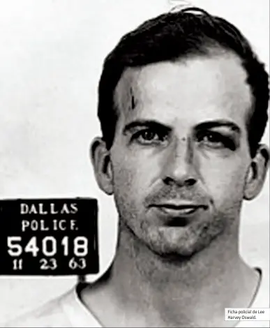  ??  ?? Ficha policial de Lee Harvey Oswald.