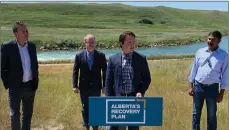  ?? Photo contribute­d ?? Devin Dreeshen, Alberta Minister of Agricultur­e and Forestry and Grant Hunter, associate minister of red tape reduction( centre), announce more than $ 2.6 million in funding for St. Mary River Irrigation District improvemen­ts.