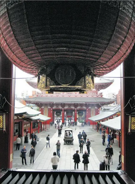  ?? PHOTOS: LARISSA LIEPINS, POSTMEDIA NEWS ?? The view from inside the main hall of Tokyo’s oldest temple, Senso-ji, famous for its giant paper lanterns