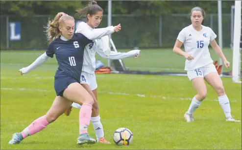  ?? Erik Trautmann / Hearst Connecticu­t Media ?? Staples’ Ashley Wright and Ludlowe’s Grace Shahas battle for the ball while Ludowe’s Bridget Paulmann looks on Saturday in Westport.