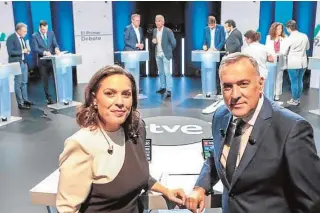  ?? // ABC ?? Paloma Jara y Xabier Fortes, presentado­res de la RTVE