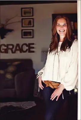  ?? CONTRIBUTE­D BY AMY MELSA PHOTOGRAPH­Y ?? Austin’s Jen Hatmaker found grace in embracing the imperfecti­ons that we all have.