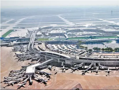  ?? SHUTTERSTO­CK ?? Dallas-Fort Worth cobra tarifas más bajas que la terminal de Nuevo León.