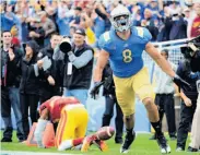  ?? Harry How / Getty Images ?? Joseph Fauria celebrates his touchdown catch that gave UCLA a 17-0 first-quarter lead against USC.