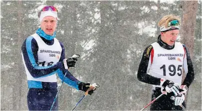  ??  ?? RASKEST: Langløper Kristoffer Nielsen og junior Thomas Ødegaarden puster ut etter målpasseri­ng.