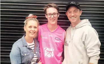  ??  ?? Beau Jones receives well wishes from his parents Janine and Aaron ahead of his first match in the Victorian Blind Football League.