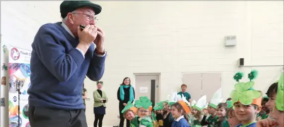  ??  ?? Pupils from St. Oliver’s NS enjoying the Lá Glas